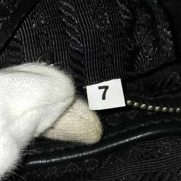 PRADA
Large Soft Calf Hobo - Picture 4 of 10